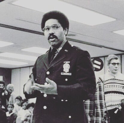 Ulysses "Mike the Cop" Williams（NYPD制服姿）